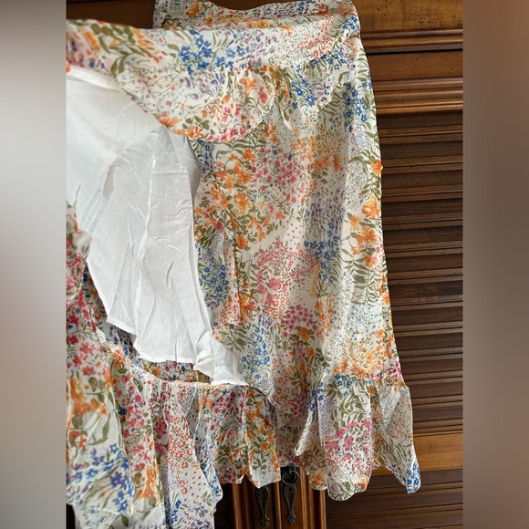 ALLISON NY SIZE LARGE NWT FLOWER WRAP SKIRT - Picture 4 of 4